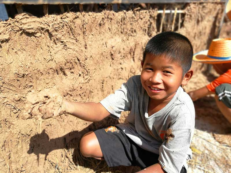 Atelier de construction en terre en Thaïlande