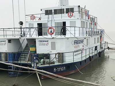 Un bateau hôpital pour la prise en charge des malades au Bangladesh