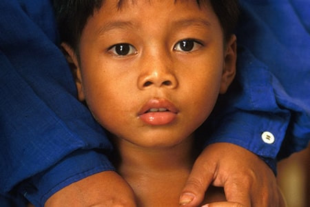 Un enfant malade pris en charge au Vietnam