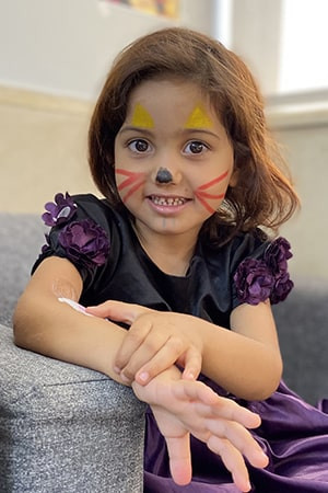 En Jordanie, enfant maquillée lors de son hospitalisation