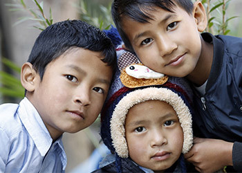 Des enfants népalais pris en charge par La Chaîne de l'Espoir
