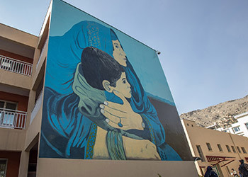 Emblématique façade de l’Institut Médical Français pour la Mère et l'Enfant de Kaboul