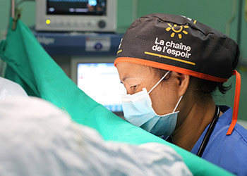 Opération chirurgicale à Madagascar