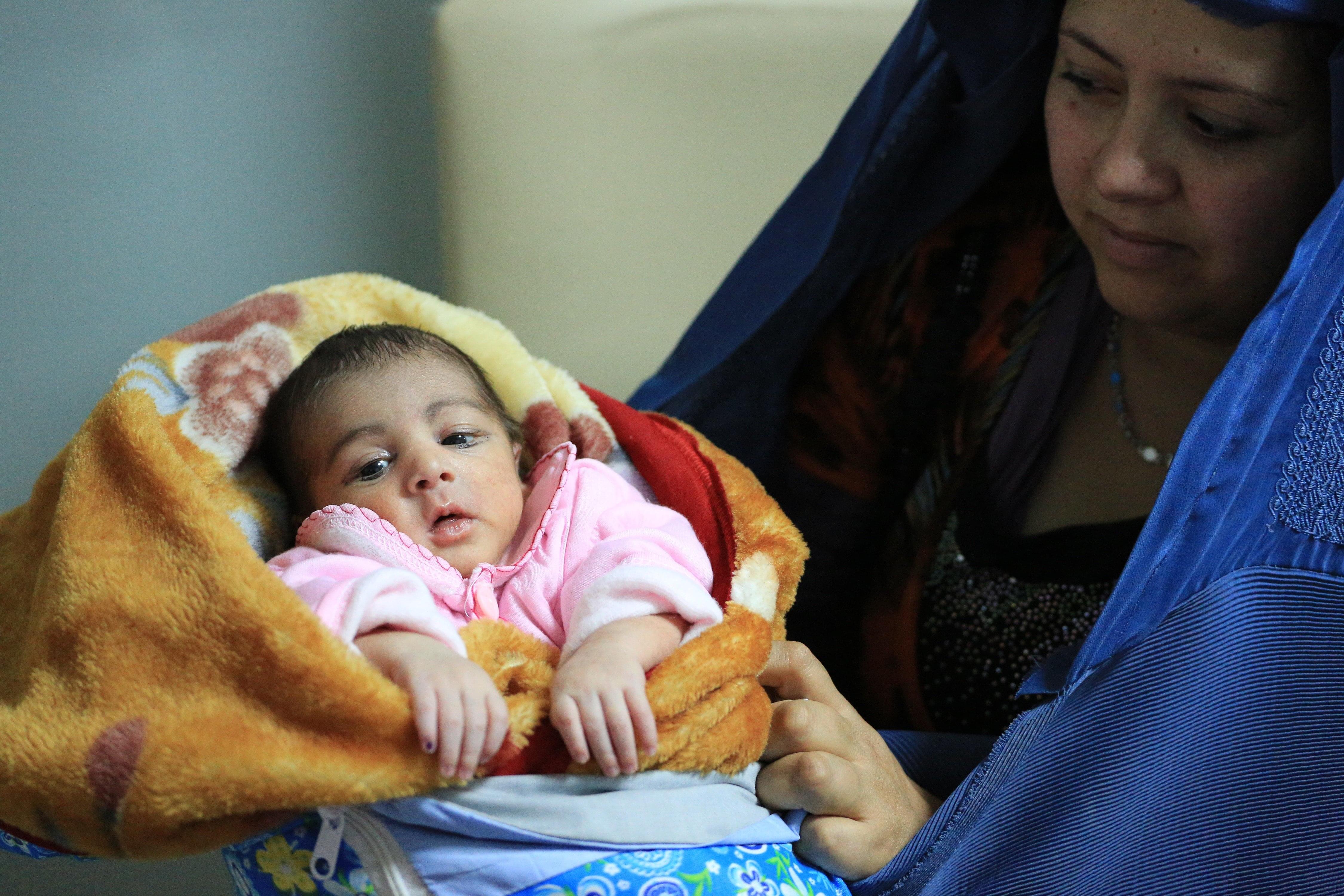 Une mère afghane et son enfant Une mère afghane et son enfant