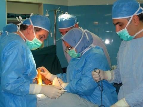 Equipe de La Chaine de l'Espoir au bloc opératoire, Iran