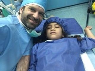 Benjamin Lasry, anesthésiste Benjamin Lasry, anesthésiste, en mission en Iran avec un enfant
