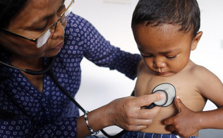 enfant consultation stethoscope