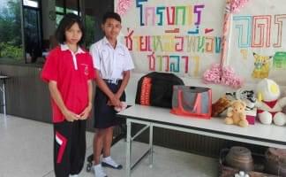thai schoolchildren mobilising for laos