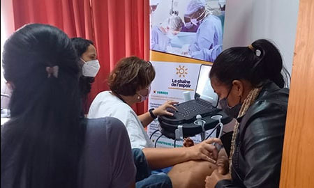 Ultrasound of heart disease by a medical team from La Chaîne de l&apos;Espoir
