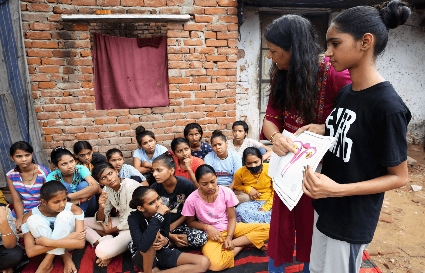 En Inde, des actions de sensibilisation à l’hygiène menstruelle visent à permettre aux jeunes filles de poursuivre leur scolarité